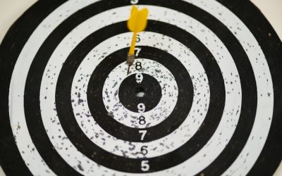 black-and-white-dartboard-1552617