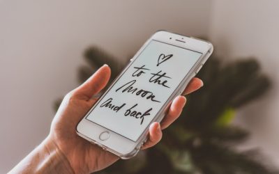 person-holding-silver-iphone-6-4114791 person-holding-silver-iphone-6-4114791